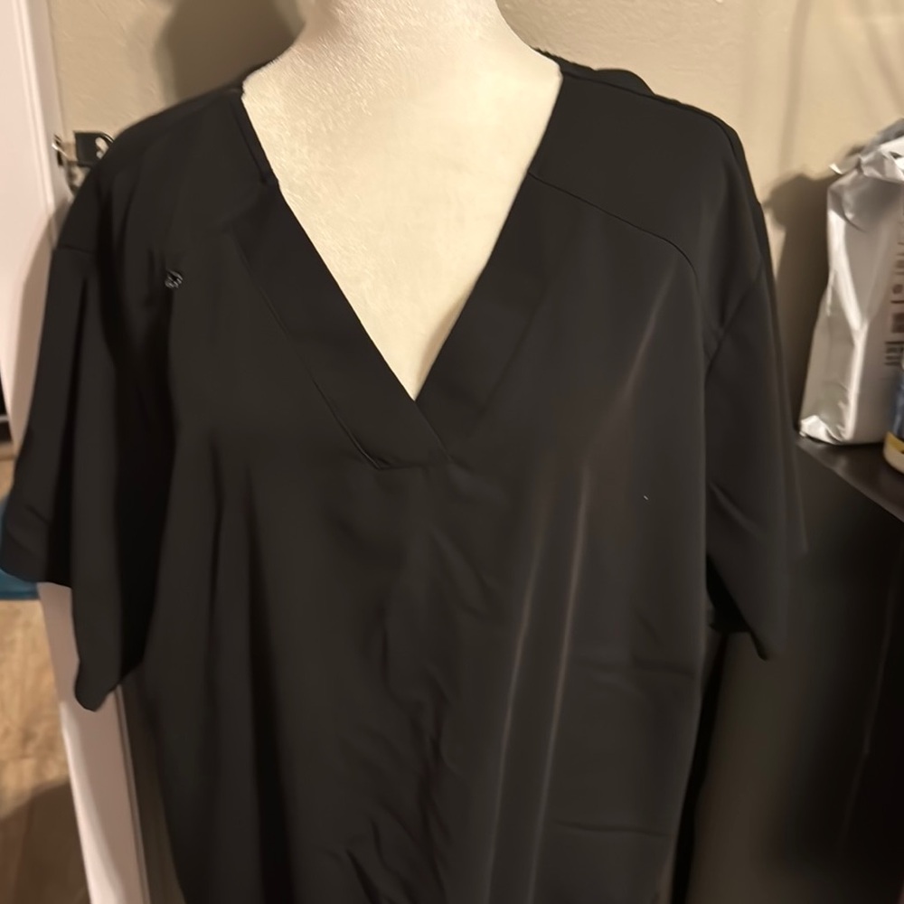 Koi Women's Black V-Neck Top scrubs